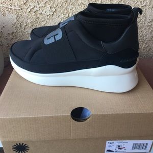 UGG shoes / Size  7 1/2